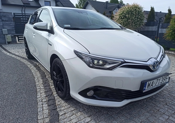 Toyota Auris cena 51500 przebieg: 102450, rok produkcji 2015 z Kielce małe 106